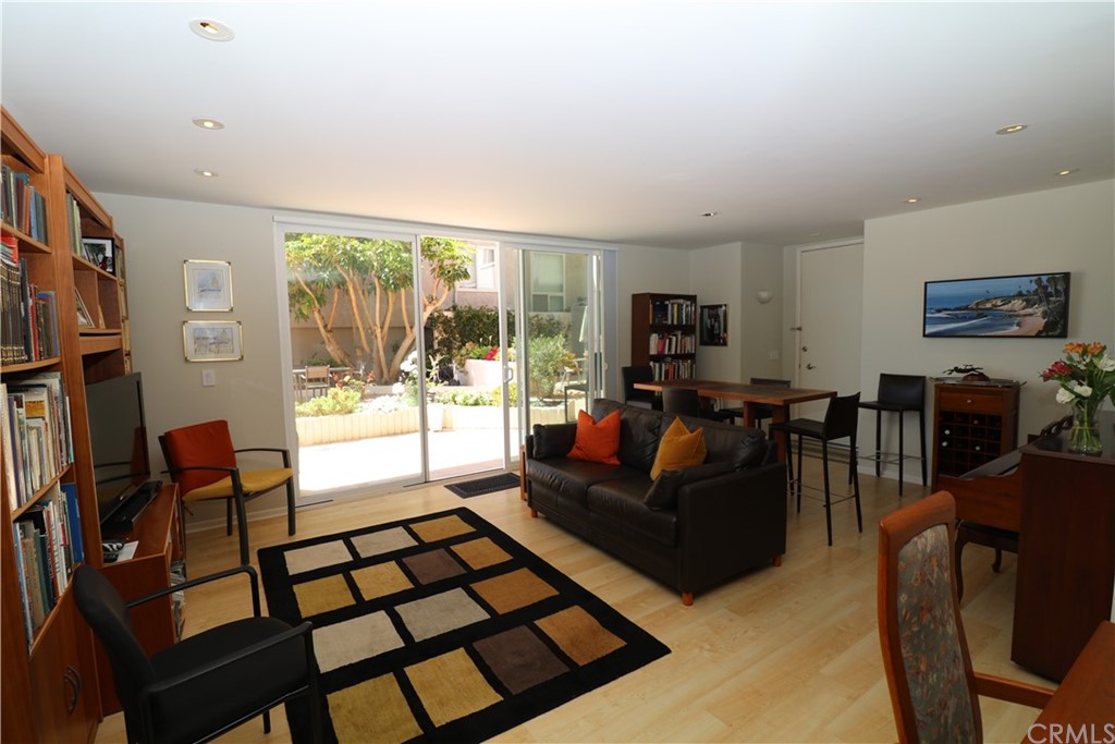 520 Cliff Drive Laguna Beach, CA 92651 - Photo 5 of 19