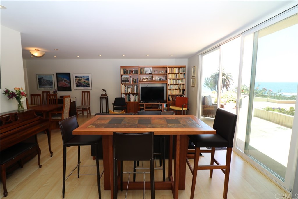 520 Cliff Drive Laguna Beach, CA 92651 - Photo 6 of 19