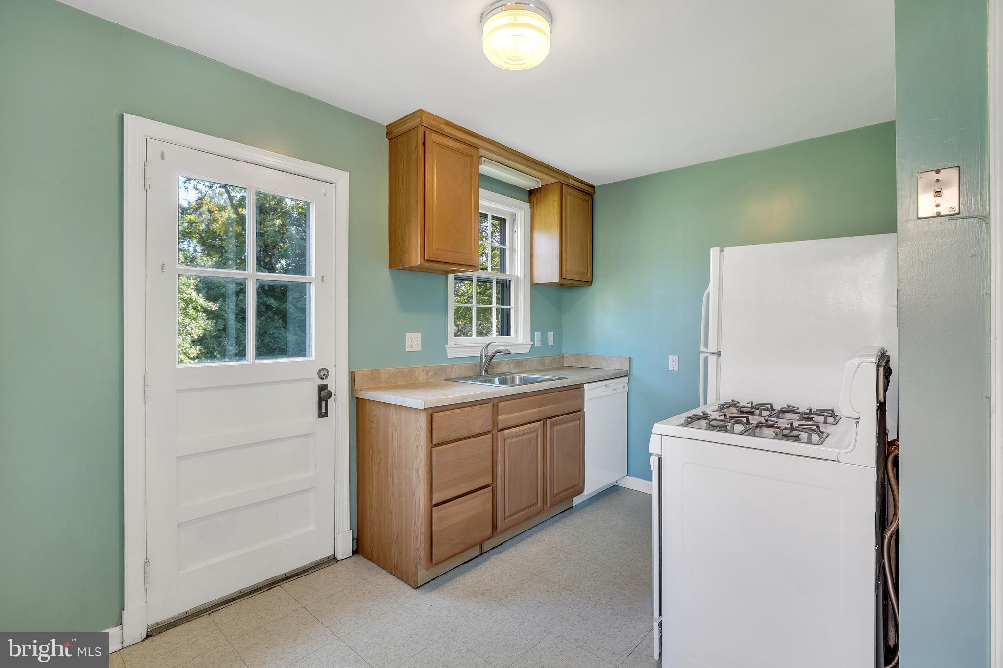 10123 Greeley Avenue Silver Spring, MD 20902 - Photo 10 of 32 Gallery Image 10