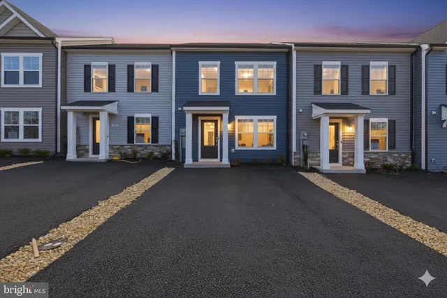 $1,900 | Courthouse Drive, Martinsburg, WV 25404