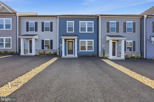 $1,900 | Courthouse Drive, Martinsburg, WV 25404