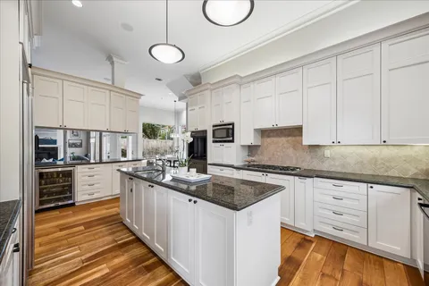 $1,570,000 | 5211 Pocahontas Street, Bellaire, TX 77401
