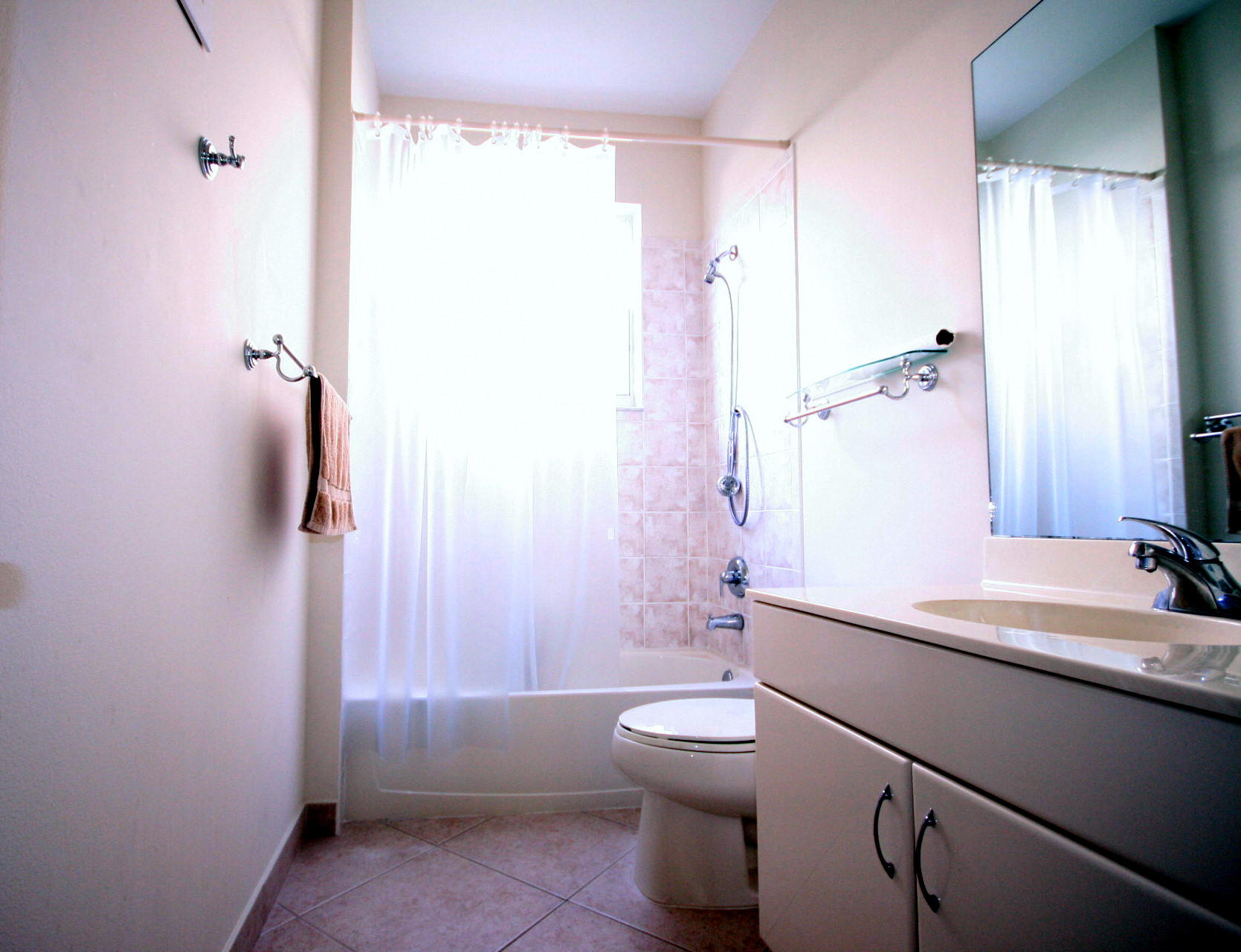 9748 Vineyard Court Boca Raton, FL 33428 - Photo 14 of 19 Bathroom 2