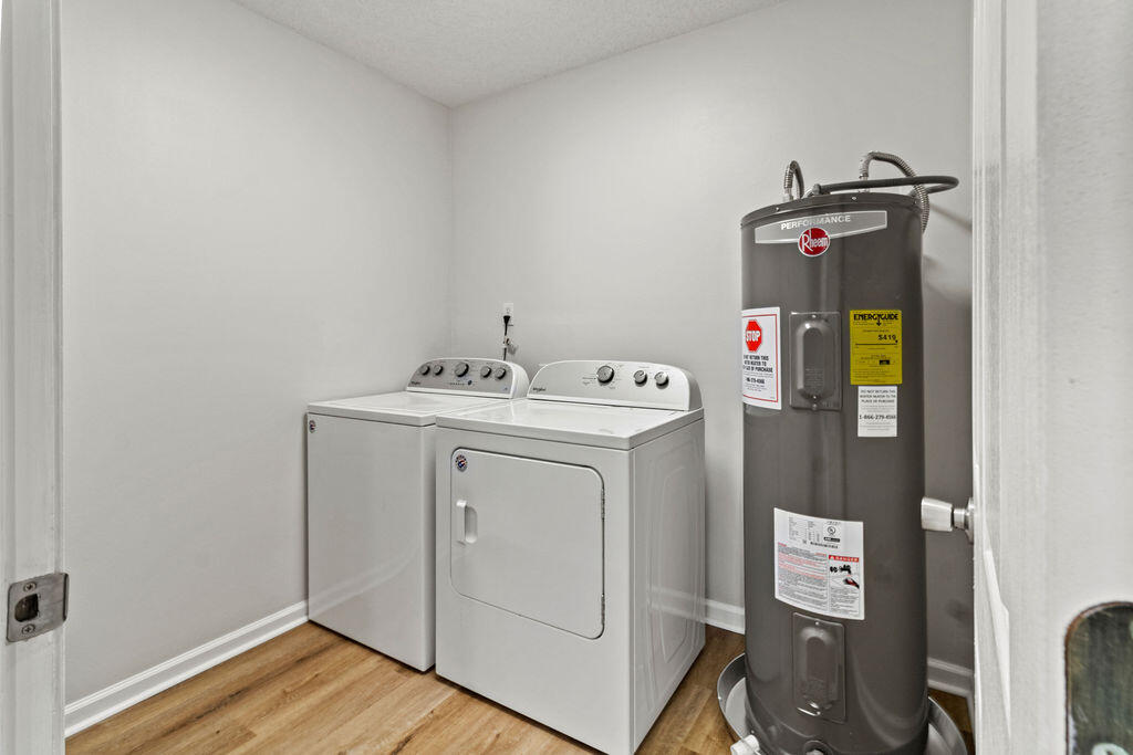 1791 Old Ranch Road Fort Walton Beach, FL 32547 - Photo 25 of 30 a utility room with dryer and washer