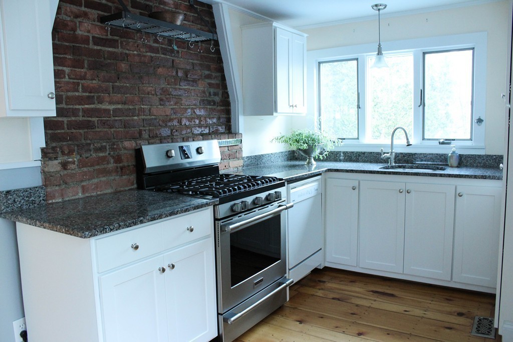 110 Thatcher Road Gloucester, MA 01930 - Photo 4 of 24