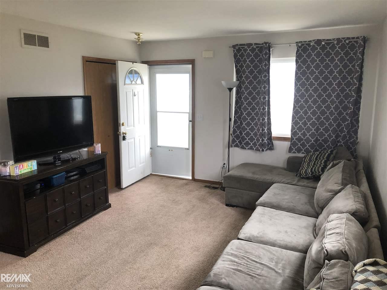 5784 Pointe Tremble Road Algonac, MI 48001 - Photo 8 of 17 31376988-7.JPG