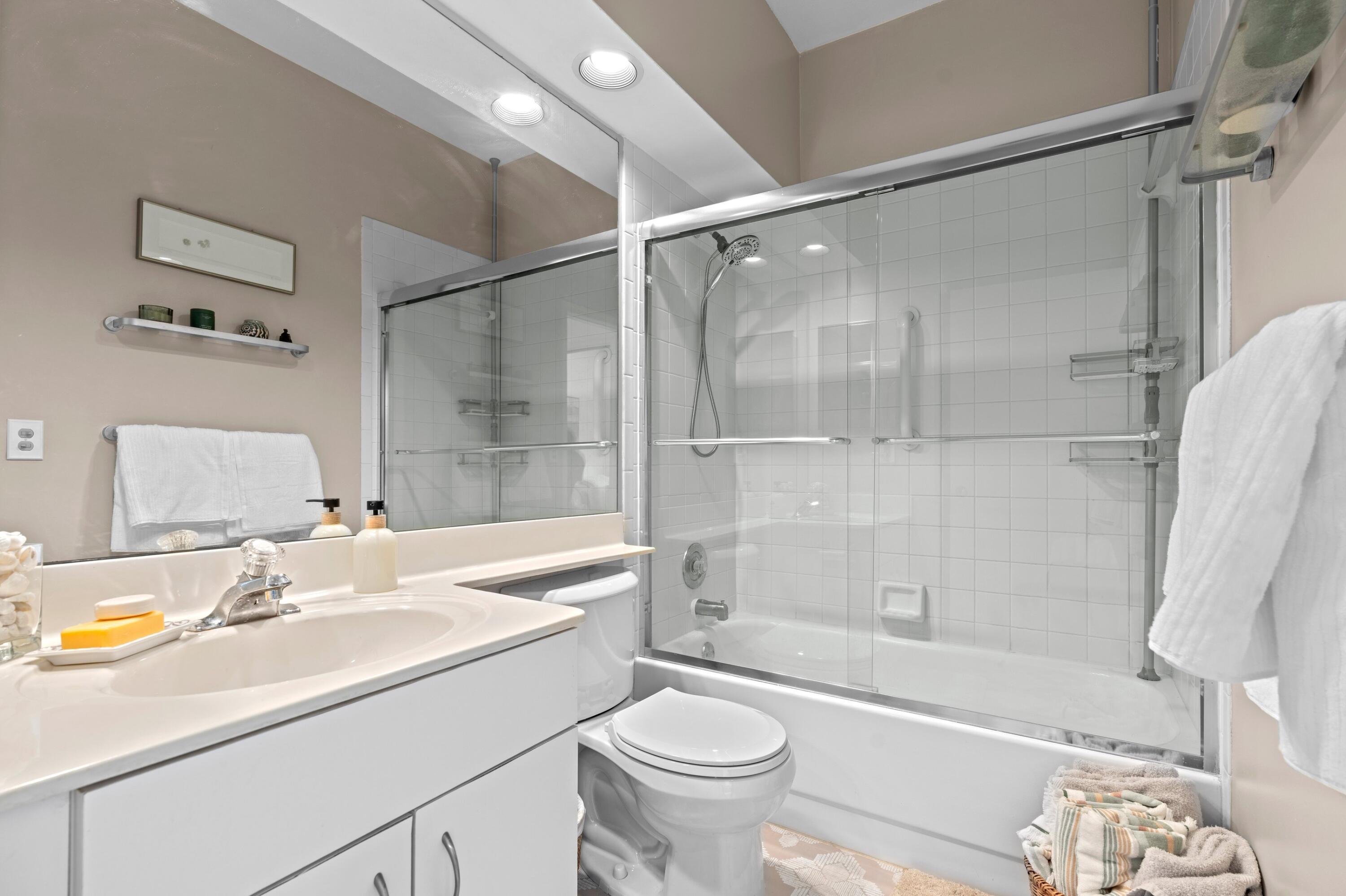 6745 Montego Bay Boulevard Boca Raton, FL 33433 - Photo 16 of 41 Bathroom #2