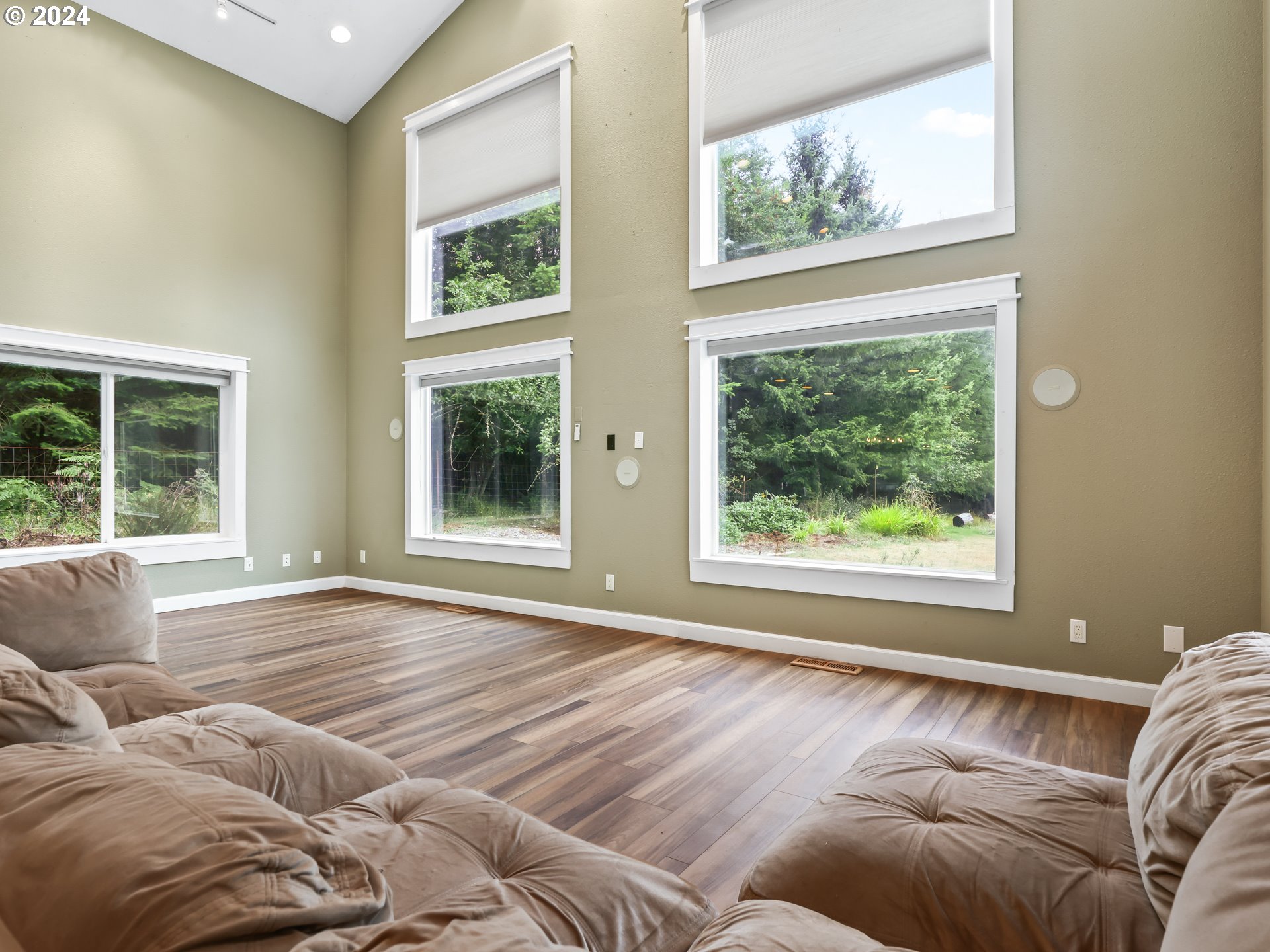 33125 Southeast Rainbow Road Estacada, OR 97023 - Photo 11 of 48 Gallery Image 11