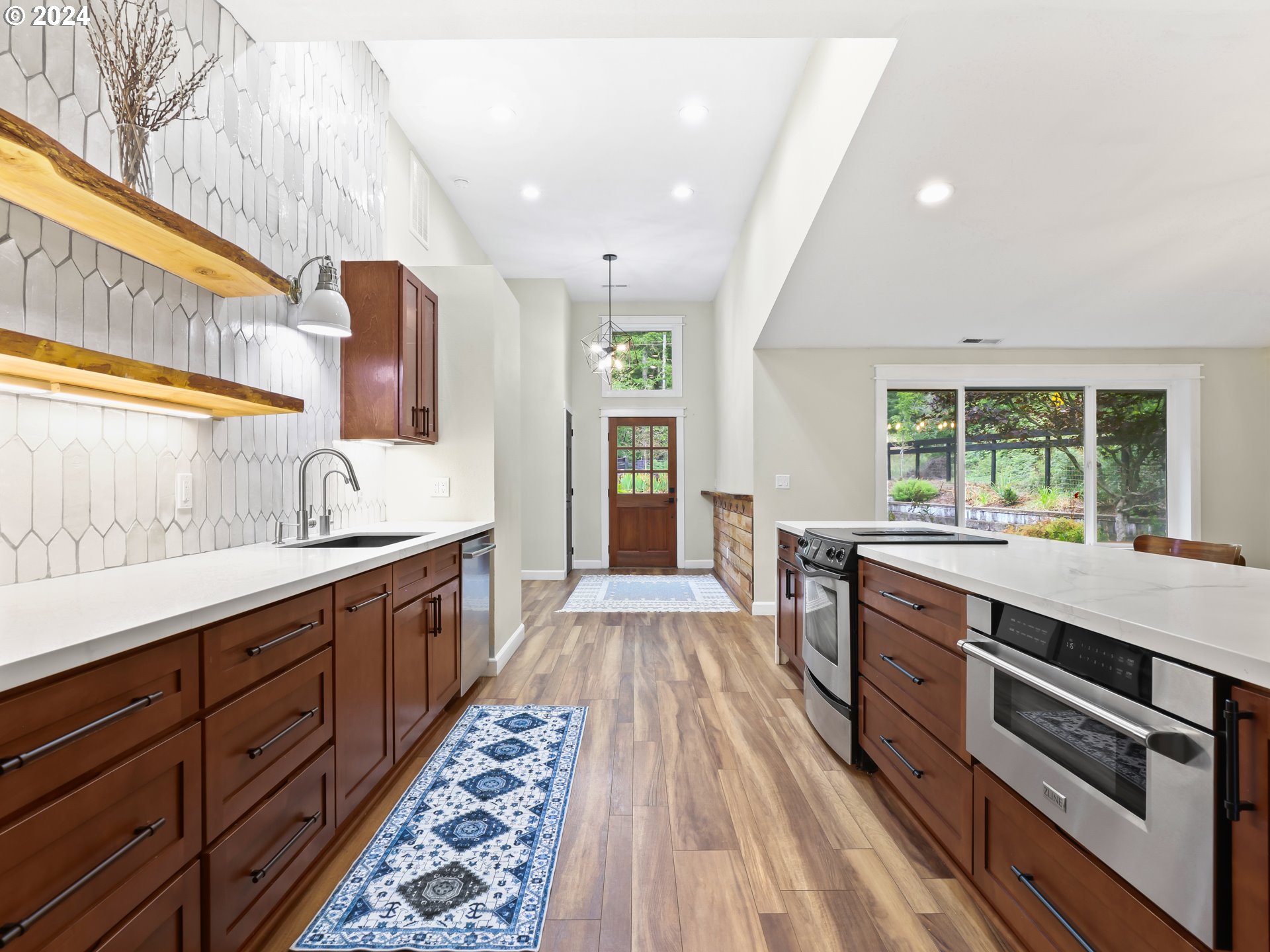 33125 Southeast Rainbow Road Estacada, OR 97023 - Photo 5 of 48 Gallery Image 5