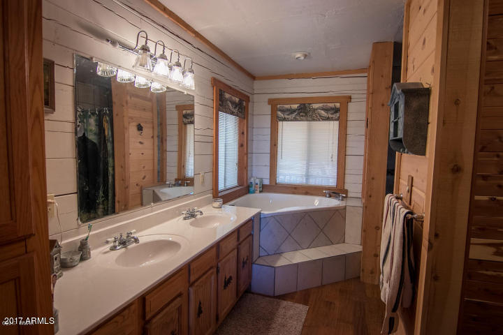 52 County Road 8144 Concho, AZ 85924 - Photo 10 of 27 Master Bathroom
