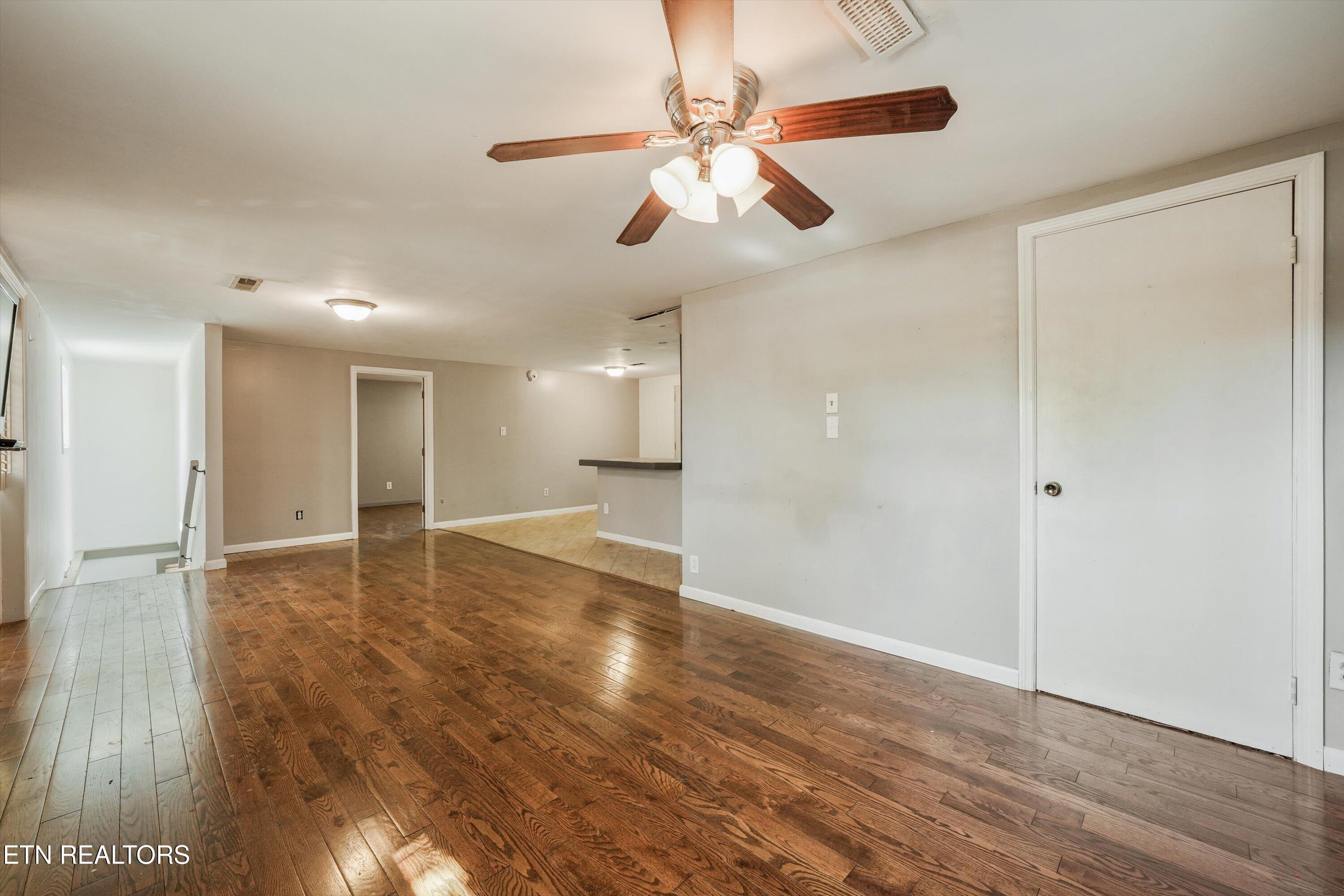 1832 Amherst Road Knoxville, TN 37909 - Photo 5 of 37 10-1832 Amherst Rd 15