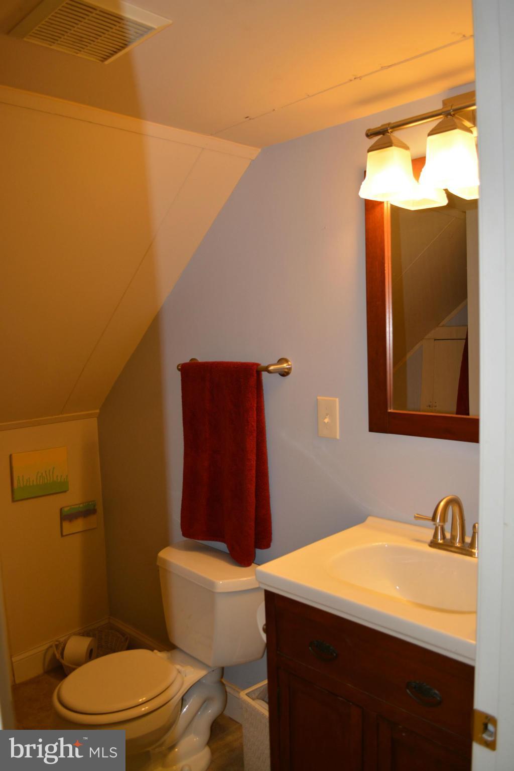 4200 Thorncliff Road Baltimore, MD 21236 - Photo 11 of 16 Bath