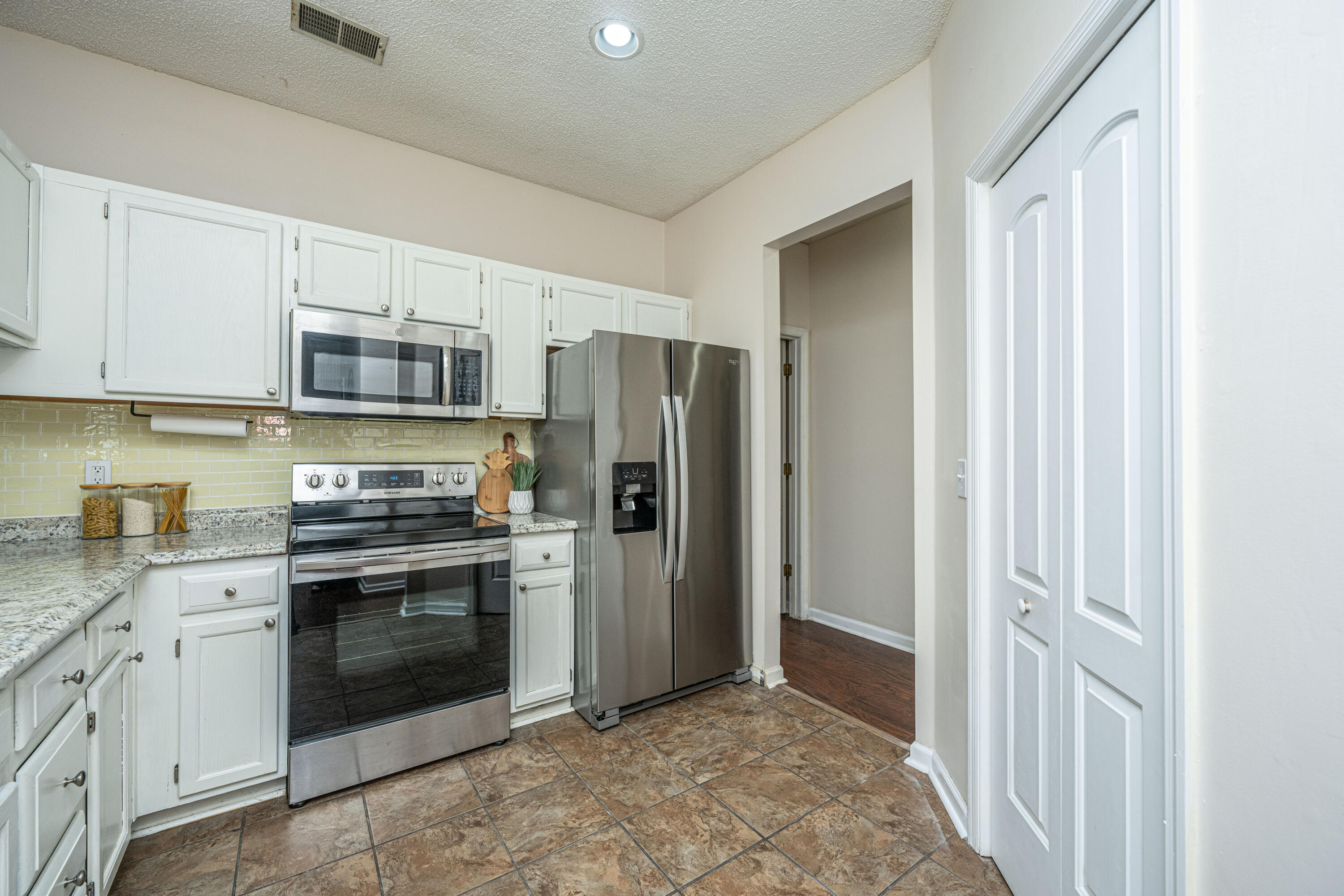 107 Landau Road Summerville, SC 29485 - Photo 11 of 37 107LandauRd015