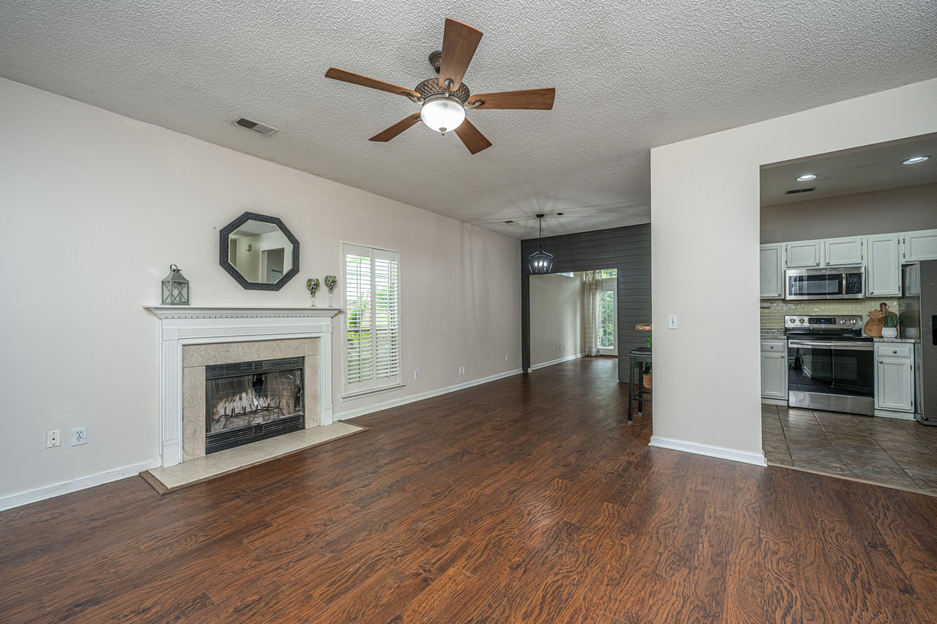 107 Landau Road Summerville, SC 29485 - Photo 3 of 37 107LandauRd010