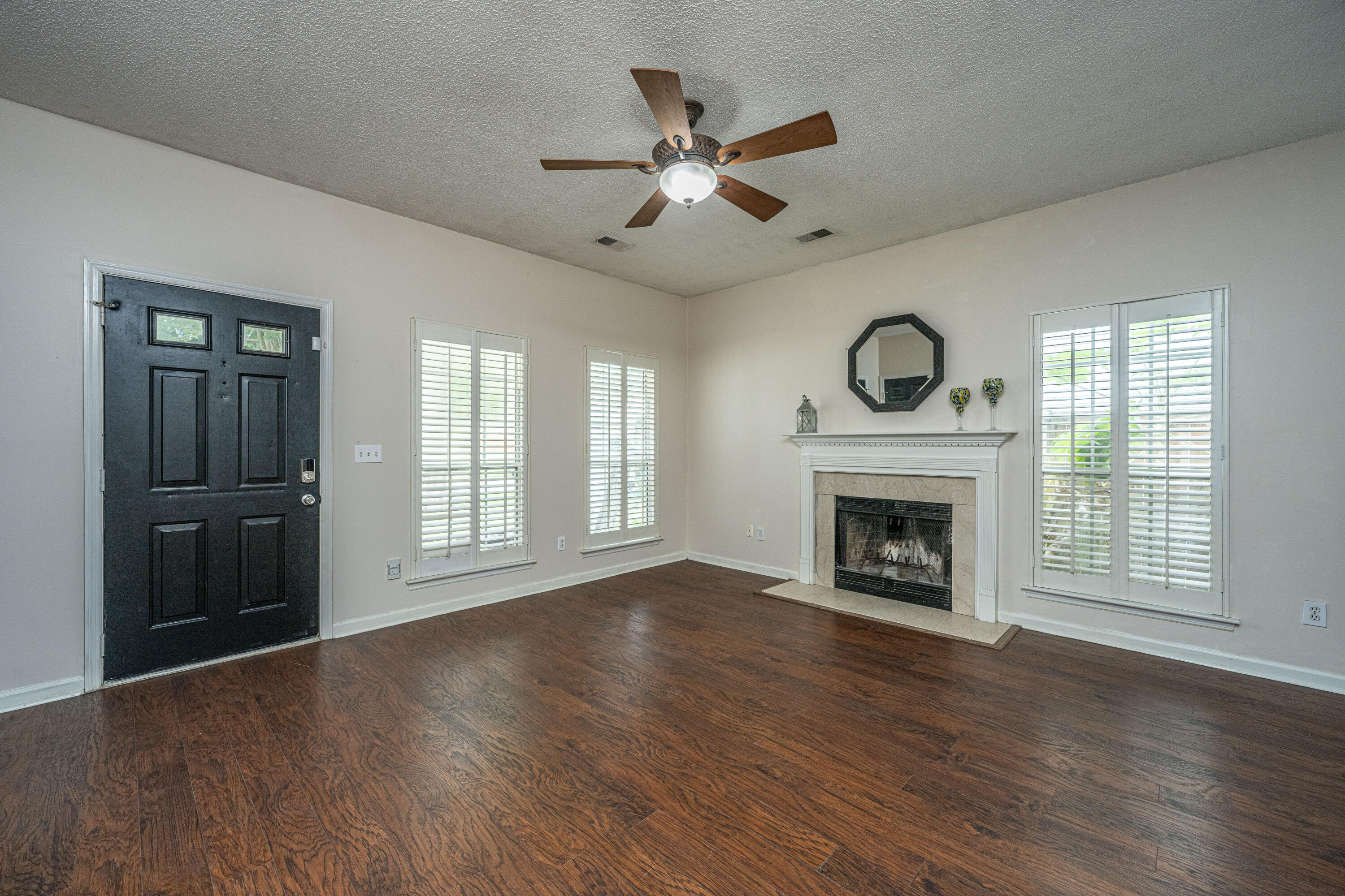 107 Landau Road Summerville, SC 29485 - Photo 4 of 37 107LandauRd011