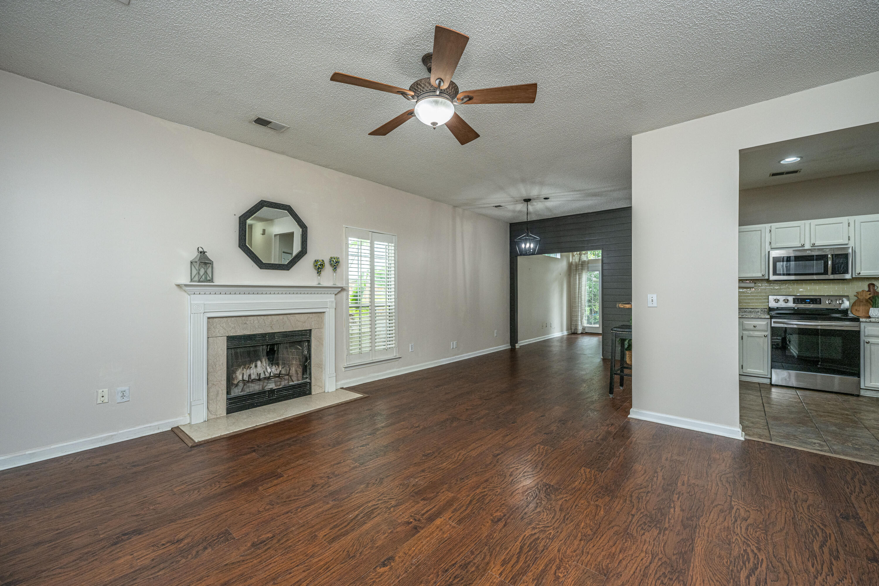 107 Landau Road Summerville, SC 29485 - Photo 5 of 37 107LandauRd008