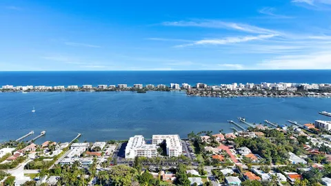 $189,900 | 1516 South Lakeside Drive, Unit 412, Lake Worth Beach, FL 33460