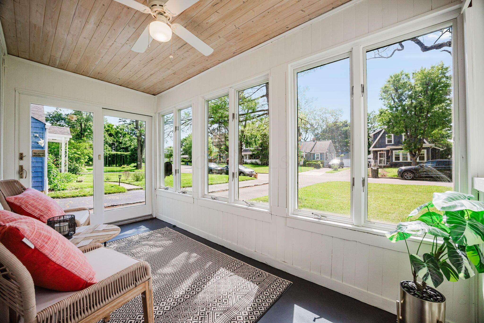 812 South Chesterfield Road Columbus, OH 43209 - Photo 4 of 40