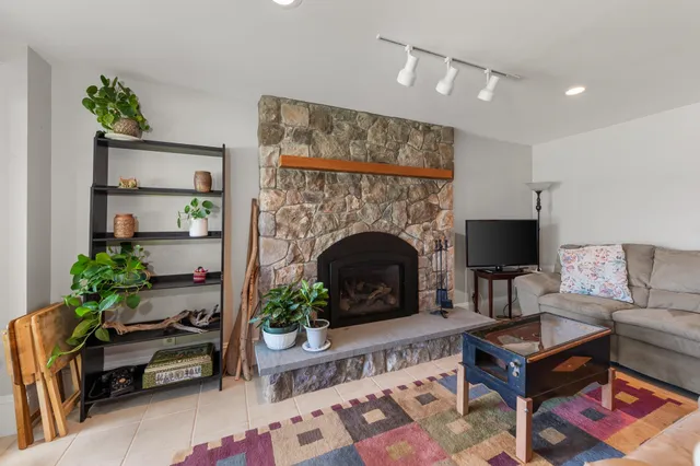 $3,499,000 | 275 Shore Drive North, Bristol, NH 03222