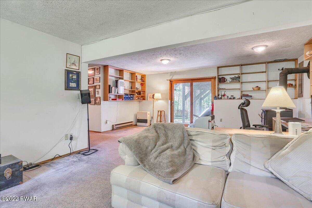 435 Raymondskill Road Milford, PA 18337 - Photo 30 of 59 Family room