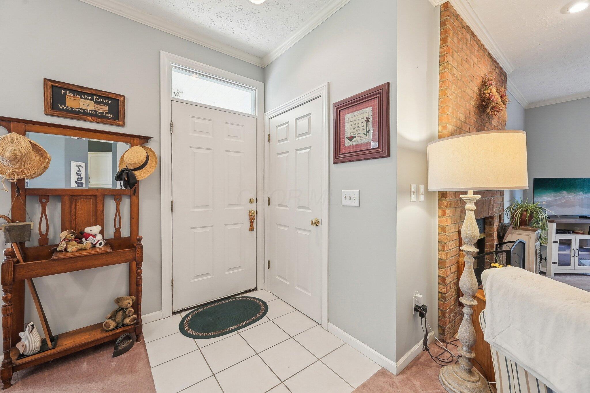 5993 Naughten Ridge Court Columbus, OH 43213 - Photo 3 of 51 Entry