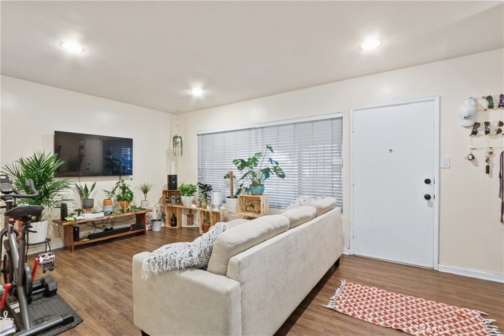 939 East Appleton Street, Unit 25 Long Beach, CA 90802 - Photo 2 of 10