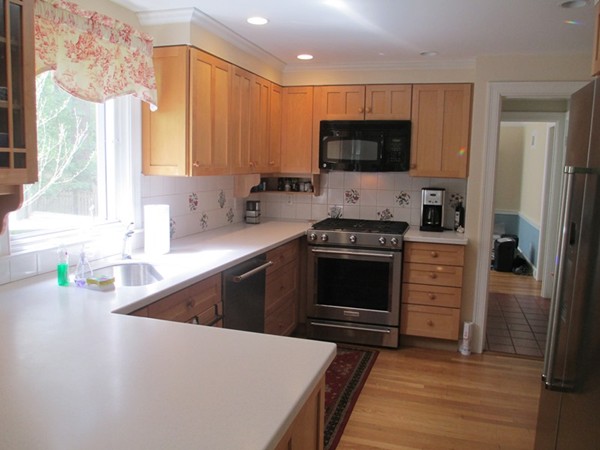 104 Mayo Road Wellesley, MA 02482 - Photo 4 of 7