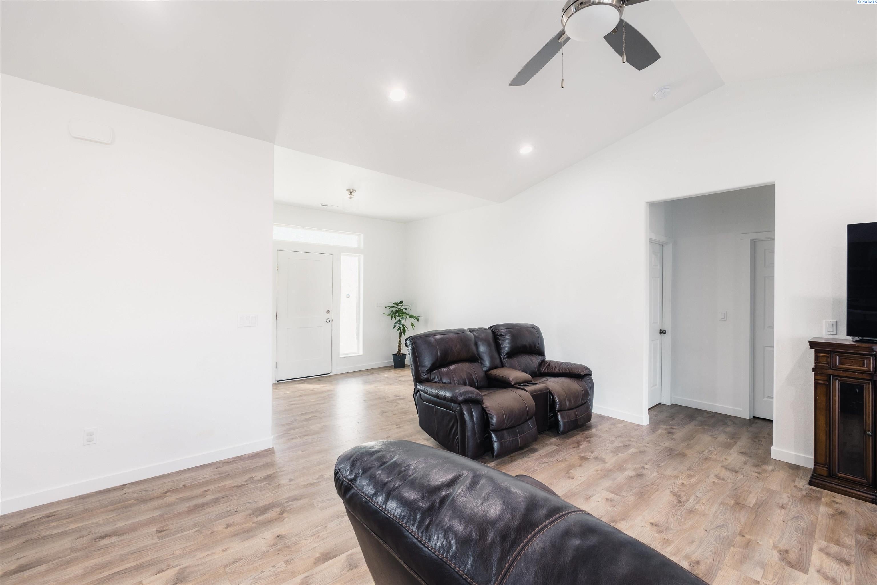 36307 South Gerards Road Kennewick, WA 99337 - Photo 9 of 28 Gallery Image 9