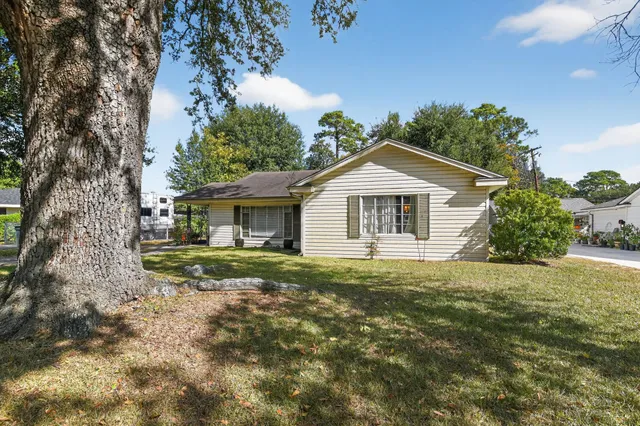 $154,000 | 2850 Lakeview Circle, Beaumont, TX 77703