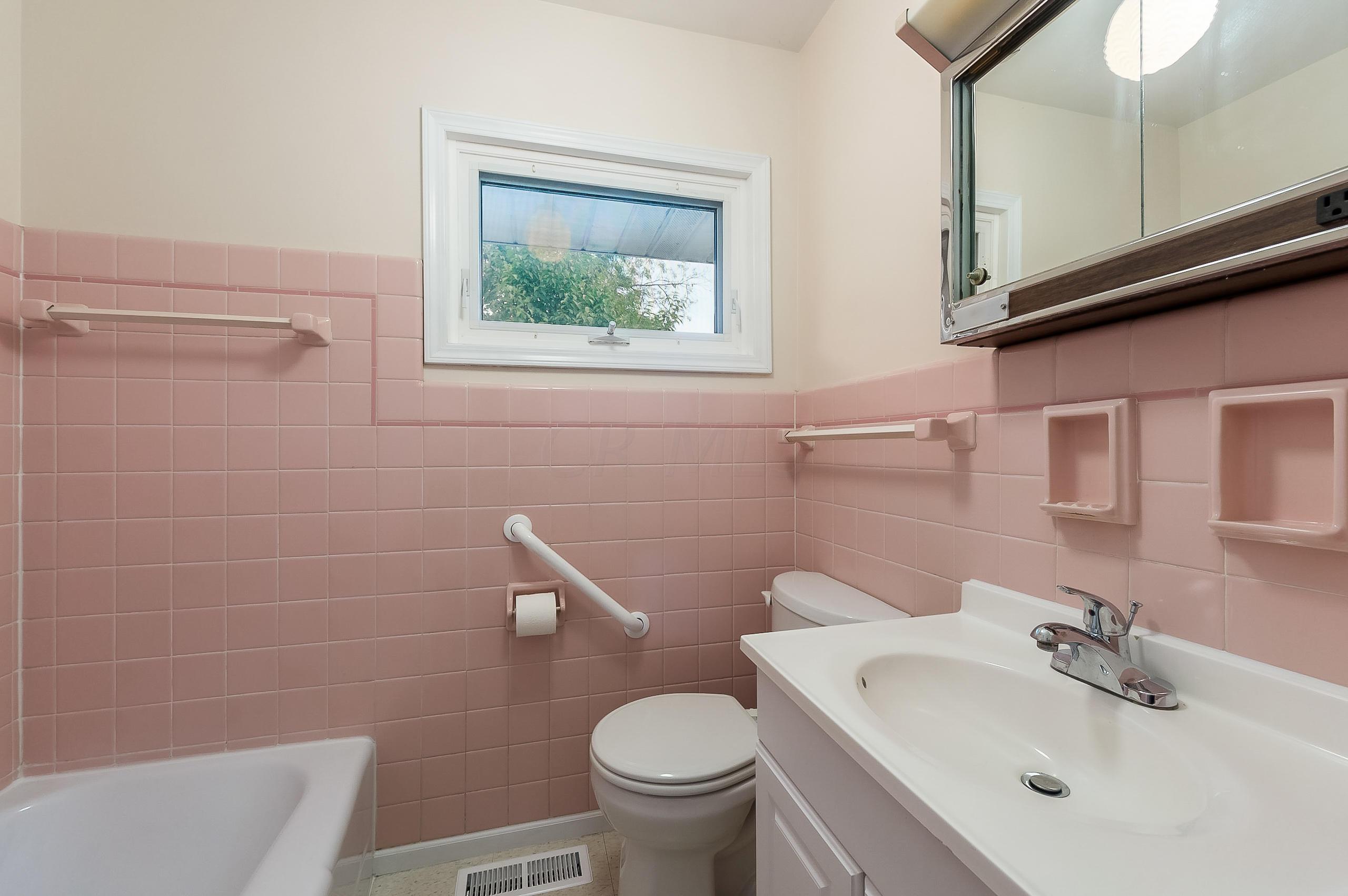 2746 Nottingham Road Upper Arlington, OH 43221 - Photo 10 of 31