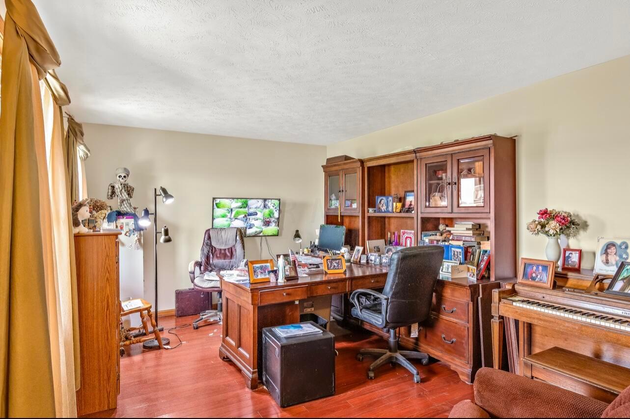 2918 Winnemac Pike La Rue, OH 43332 - Photo 20 of 38 Office