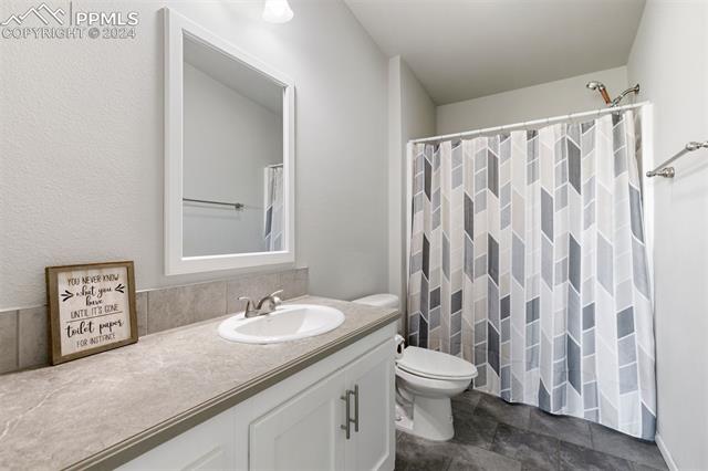 5929 North Log Road Calhan, CO 80808 - Photo 26 of 41 Main Bathroom with oversized vanity and tub/shower
