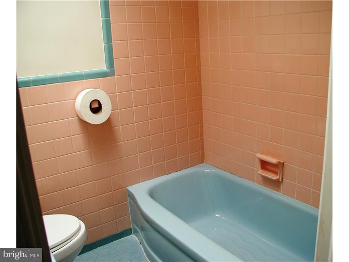 1619 Farrington Road Philadelphia, PA 19151 - Photo 13 of 21 Bathroom