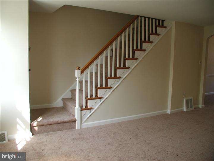1619 Farrington Road Philadelphia, PA 19151 - Photo 4 of 21 Living Room