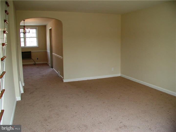 1619 Farrington Road Philadelphia, PA 19151 - Photo 5 of 21 Living Room