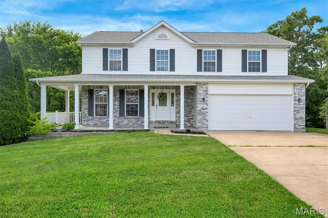 $457,500 | 25 Hawthorne Hills Drive, Warrenton, MO 63383