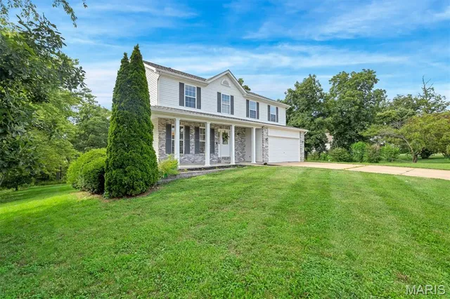 $457,500 | 25 Hawthorne Hills Drive, Warrenton, MO 63383