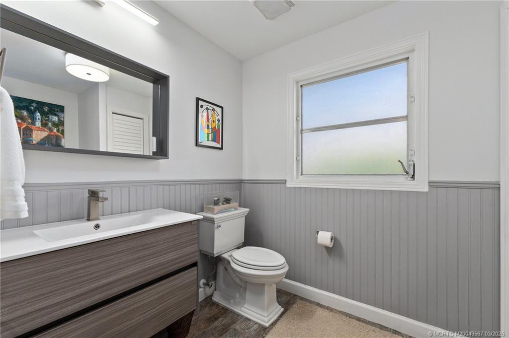 530 South Manor Drive Stuart, FL 34994 - Photo 28 of 55 a bathroom with a toilet a sink and mirror