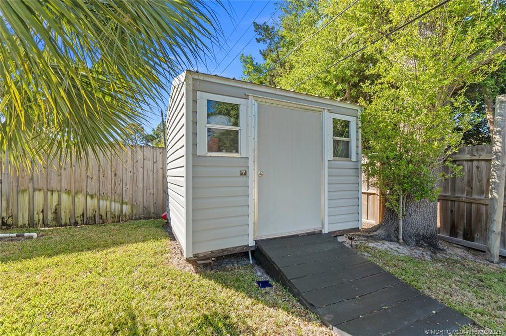 530 South Manor Drive Stuart, FL 34994 - Photo 47 of 55 a view of backyard of house