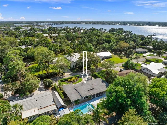 $3,900 | 530 South Manor Drive, Stuart, FL 34994