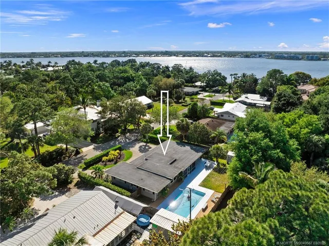 $3,900 | 530 South Manor Drive, Stuart, FL 34994