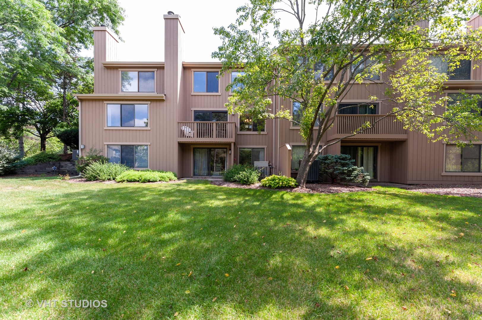 801 Oak Hill Road, Unit 471 Lake Barrington, IL 60010 - Photo 14 of 14 a front view of a house with a garden