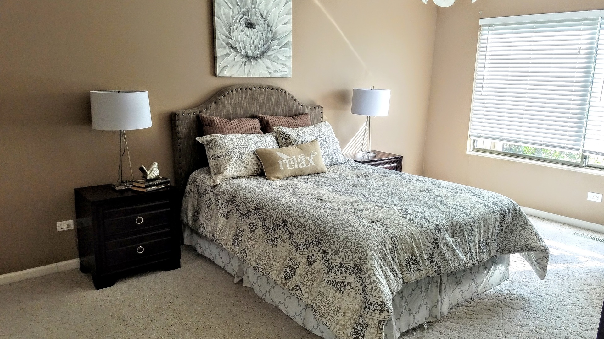 801 Oak Hill Road, Unit 471 Lake Barrington, IL 60010 - Photo 8 of 14 a bedroom with a bed and a lamp on table