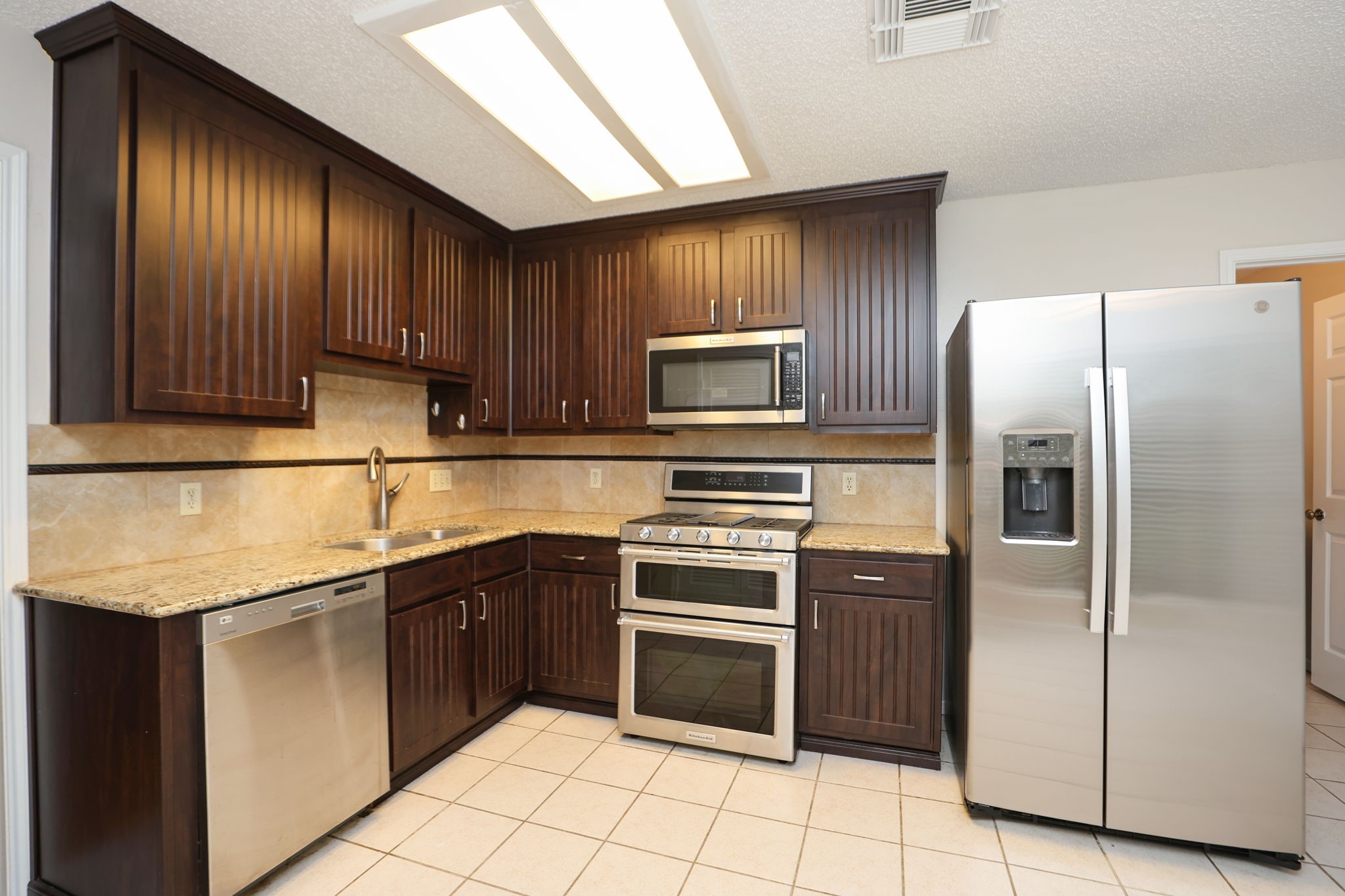 11947 Paddock Way Houston, TX 77065 - Photo 5 of 16 Cabinets go to the ceiling and provide great storage space.