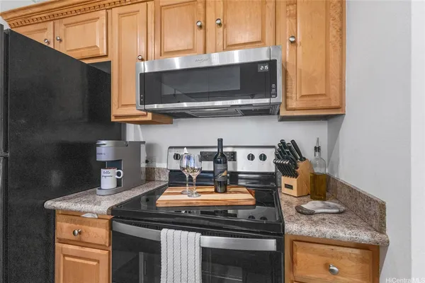 $360,000 | 98-500 Koauka Loop, Unit 8N, Aiea, HI 96701