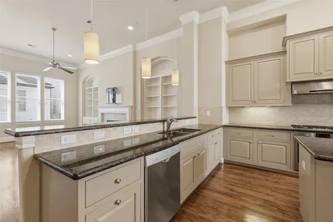 $599,999 | 2707 Cohn Trails Lane, Houston, TX 77007