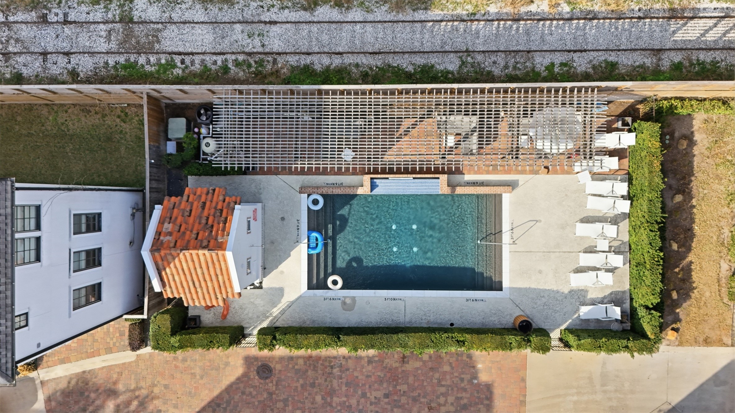 2707 Cohn Trails Lane Houston, TX 77007 - Photo 39 of 42 Resort style with a pool cooler