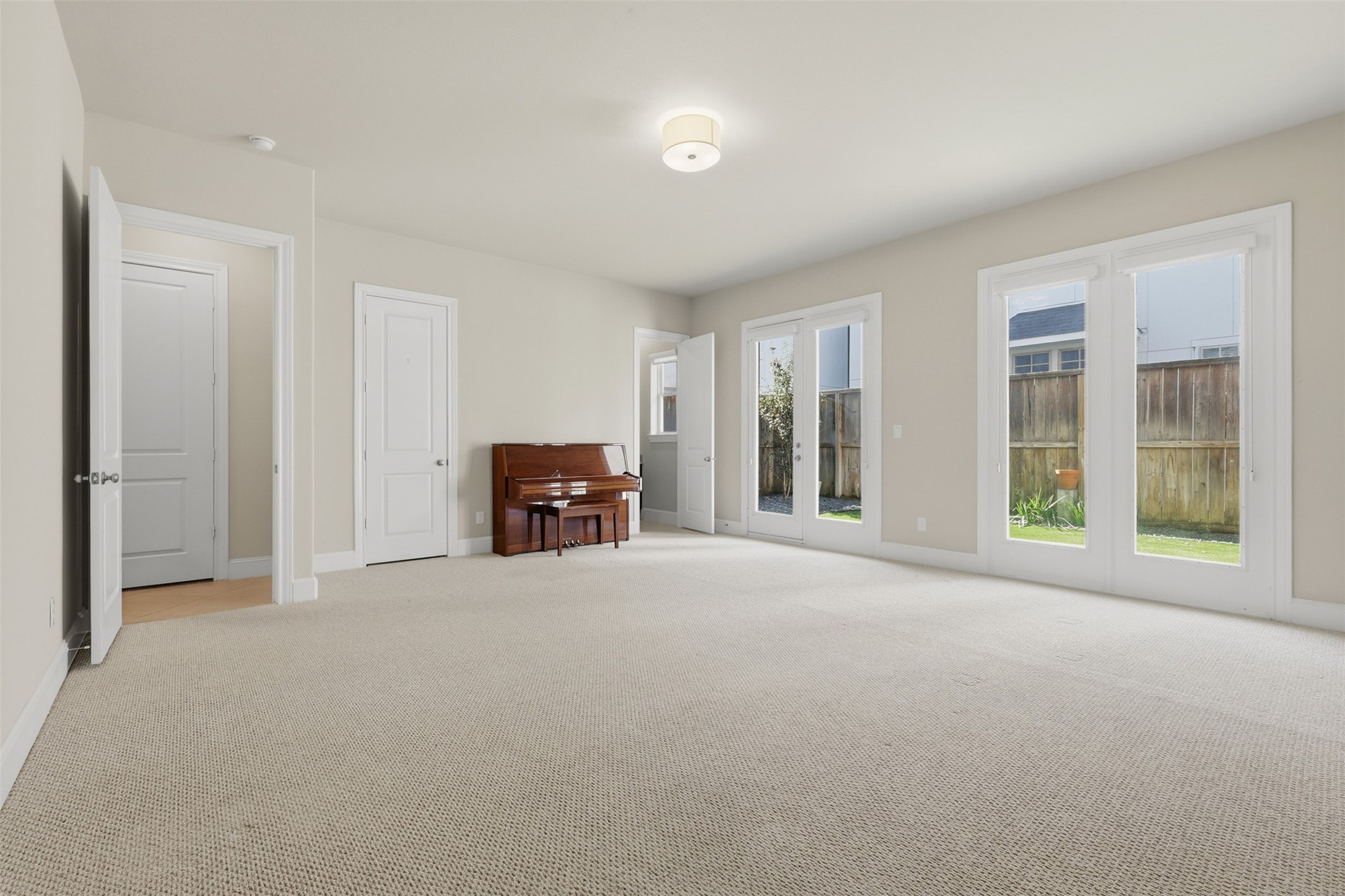 2707 Cohn Trails Lane Houston, TX 77007 - Photo 4 of 42 Spacious first floor room that could be used for a gym, guest room, play room, office and so much more!