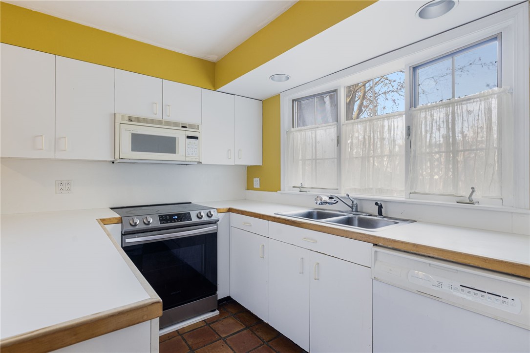 73 Thames Street, Unit 1 Newport, RI 02840 - Photo 16 of 46