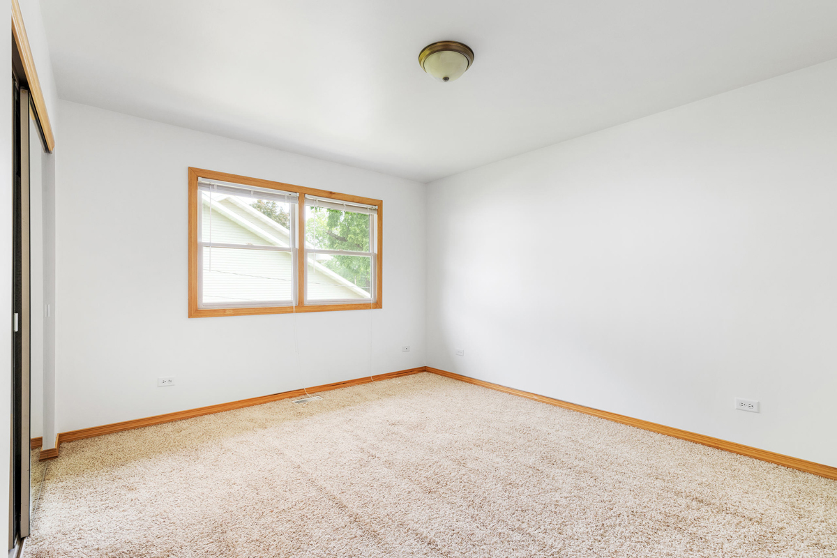 426 East 5th Street Lockport, IL 60441 - Photo 15 of 20 an empty room with a window